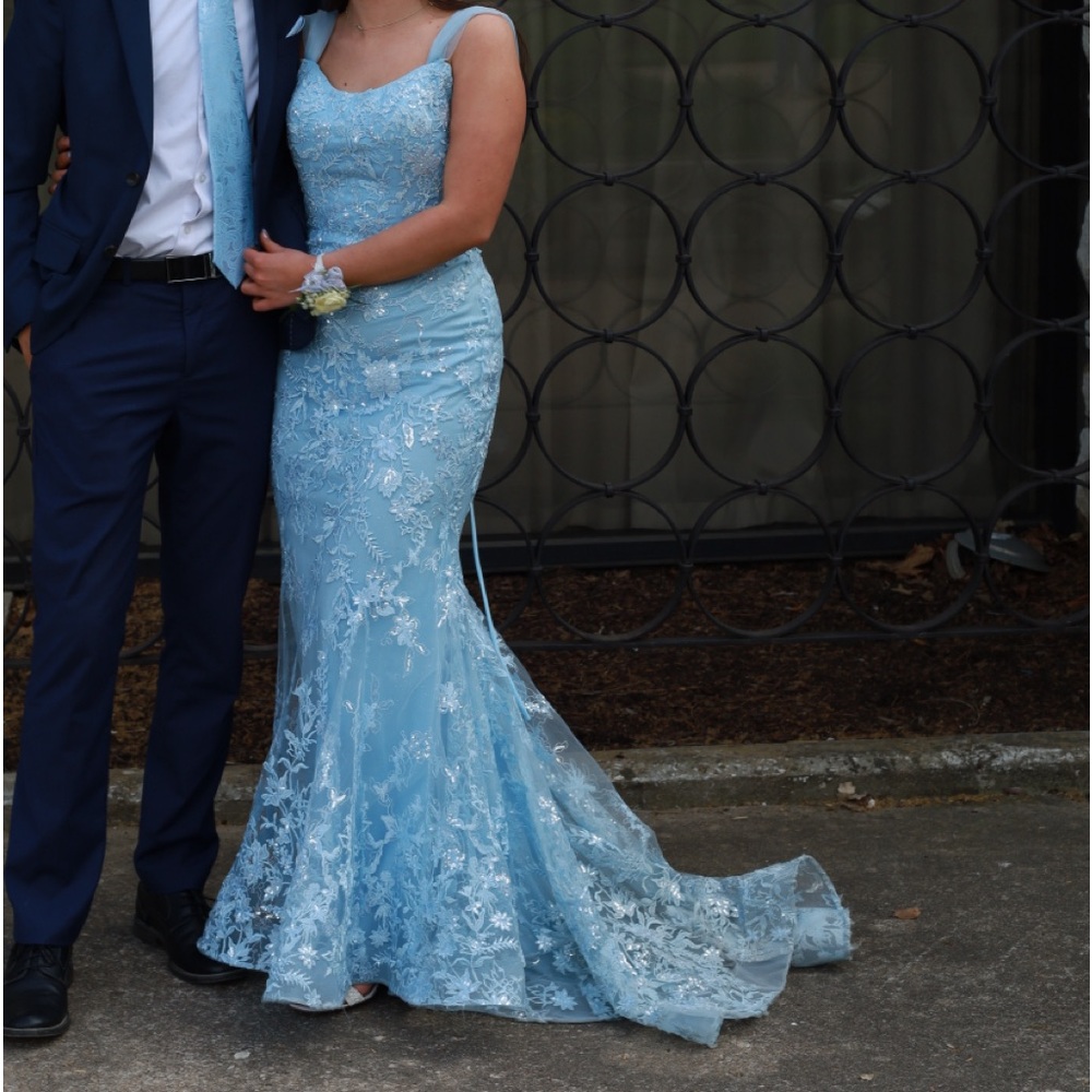 Ellie Wilde sz 8 blue floral sparkle prom dress